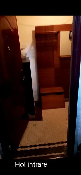 Metrou Victoriei, Romana, 1-2 camere (pt. doamne), demisol vila, central,